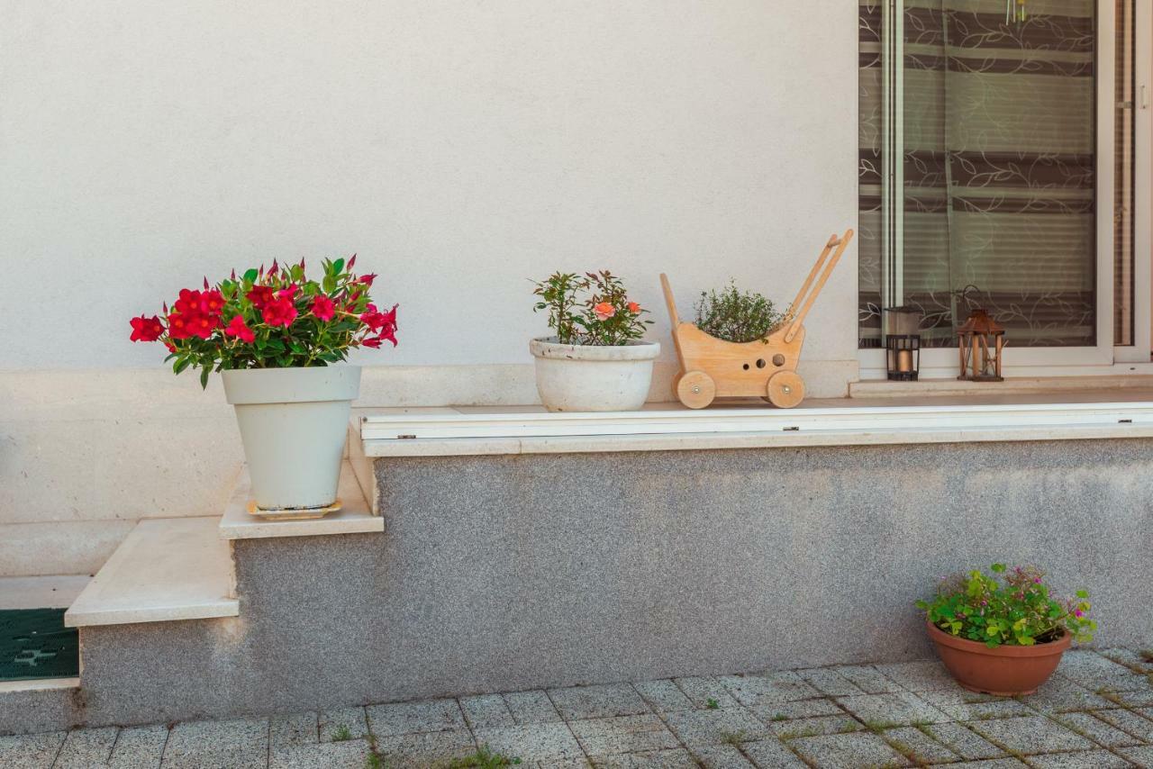 Apartmani Gelo クレック エクステリア 写真