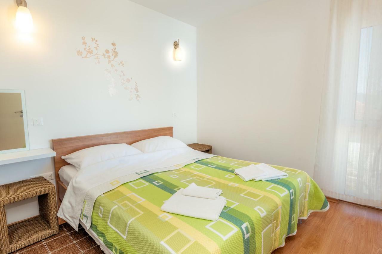 Apartmani Gelo クレック エクステリア 写真