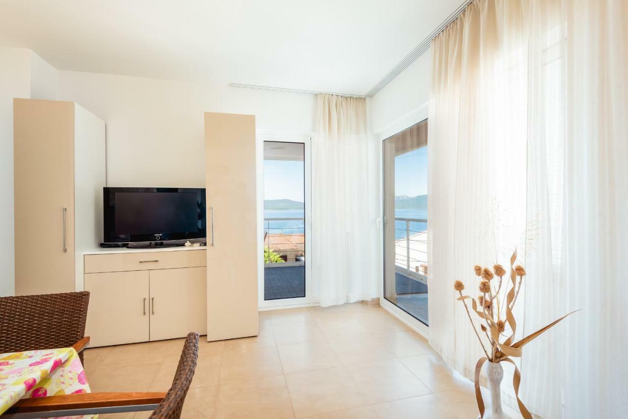 Apartmani Gelo クレック エクステリア 写真