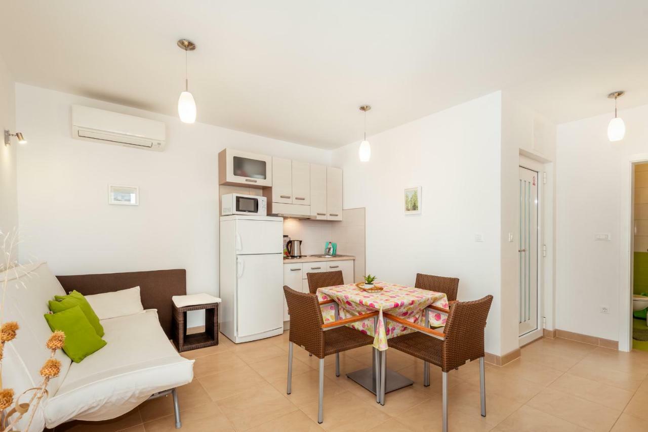 Apartmani Gelo クレック エクステリア 写真